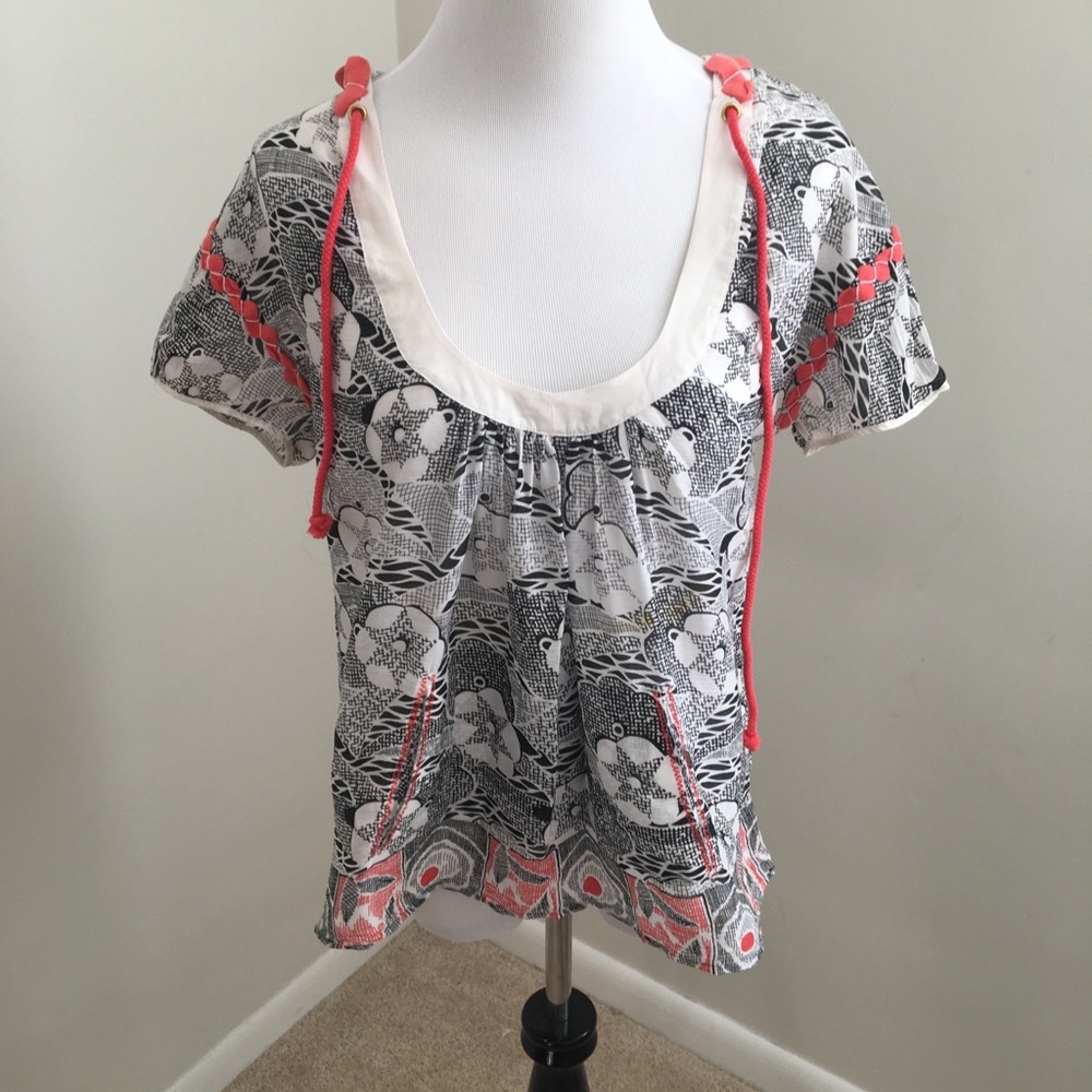 LaRok shirt with hood and pockets